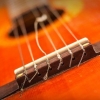 Udskiftning af strenge på en klassisk guitar