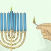 Optænding af en hanukkah menorah