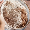 At lave en chokoladekage