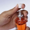 Fyld en rejseflaske op med parfume