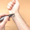 Sådan laver du en midlertidig tatovering med en highlighter