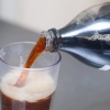 Rengøring af toilet med coca cola