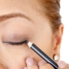 Påføring af en vinget eyeliner