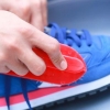 Rengøring af ildelugtende sneakers