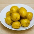 At lave kartoffelsalat