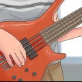 Spil basguitar