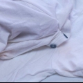 Sådan får du deodorantpletter ud af dit tøj