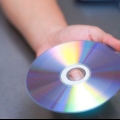 Reparation af en cd med tandpasta