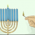Optænding af en hanukkah menorah