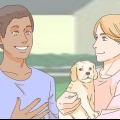 Kæle med en hund