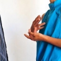 At holde en pige glad