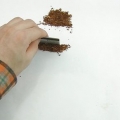 Ruller en cigaret