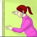 Snig ud af huset uden at blive fanget