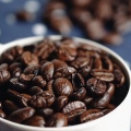 At lave kaffe med en kaffepresse