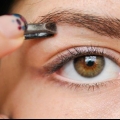 Påfør make-up på små øjne