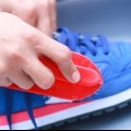 Rengøring af ildelugtende sneakers
