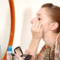 Påfør flydende eyeliner
