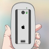 Udskiftning af batterier på en apple magic mouse