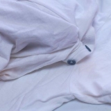 Sådan får du deodorantpletter ud af dit tøj