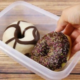 Holde donuts friske