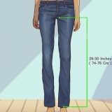 Iført en bootcutjeans