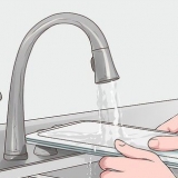 Rengøring af en brita vandfilterkande
