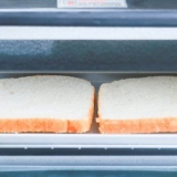 Forberedelse af en club sandwich