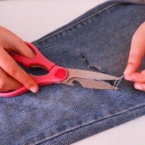 Sådan reparerer du et revne jeans