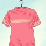 Strygning af en skjorte eller t-shirt