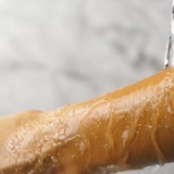 Lav en scrub med olivenolie og sukker