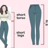 Iført højtaljede jeans