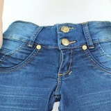 Udspænder et par jeans