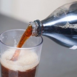 Rengøring af toilet med coca cola