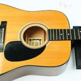 Udskiftning af guitarstrenge