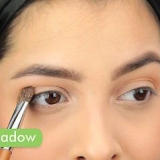 At lave katteøjne med eyeliner