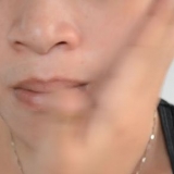 Tager makeup på