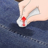 Sådan fjerner du oliepletter fra jeans