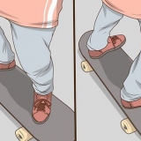 Stående på et skateboard