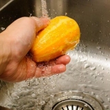 Tilbered spaghetti squash i mikrobølgeovnen