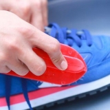 Rengøring af ildelugtende sneakers