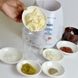 Fremstilling af thousand island dressing