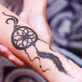 Pleje af en henna-tatovering