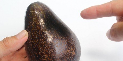 Tjek om en avocado er overmoden