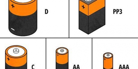 Udskiftning af batterier i en røgalarm