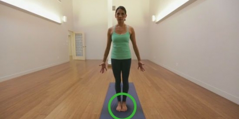 Gør den nedadgående hund i yoga
