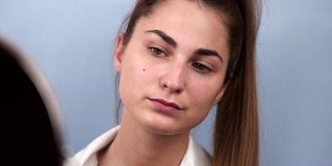 At finde den perfekte nuance af concealer eller foundation