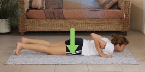 Udførelse af yoga cobra-stillingen