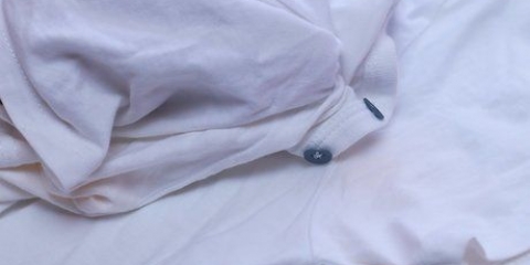 Sådan får du deodorantpletter ud af dit tøj