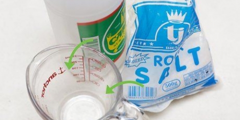 Luk et afløb op med salt og eddike