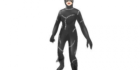 At lave et catwoman-kostume